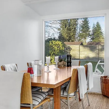 3 Bedroom Amazing In Feriehus Hornbæk
