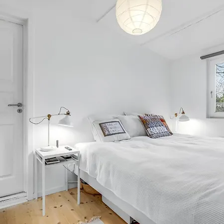 3 Bedroom Amazing In Feriehus Hornbæk