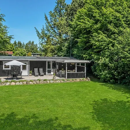 Feriehus 3 Bedroom Amazing In Hornbæk